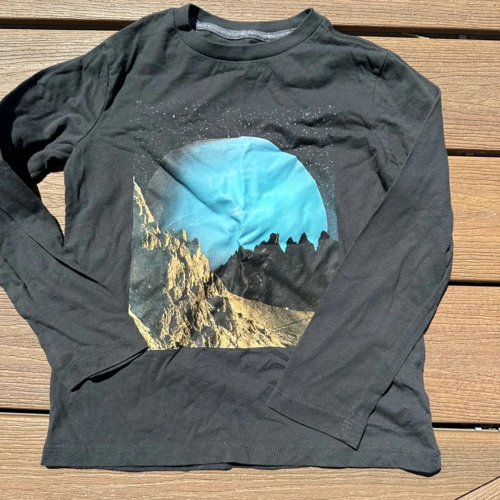 Old Navy Boys M 8 Long Sleeve Graphic Tee Black Moon Mountain Stars Shirt